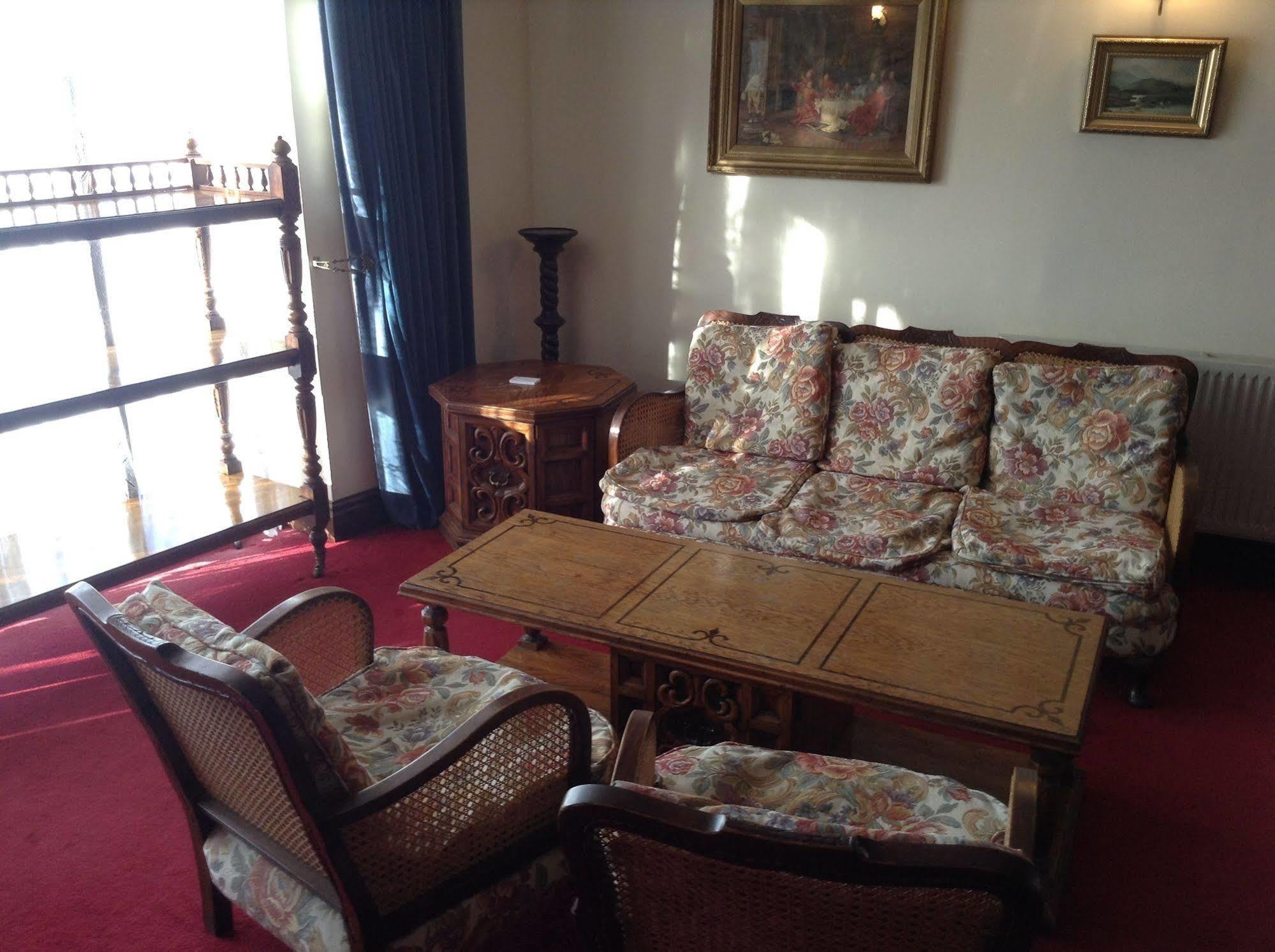 The Crown Hotel Mundford Экстерьер фото