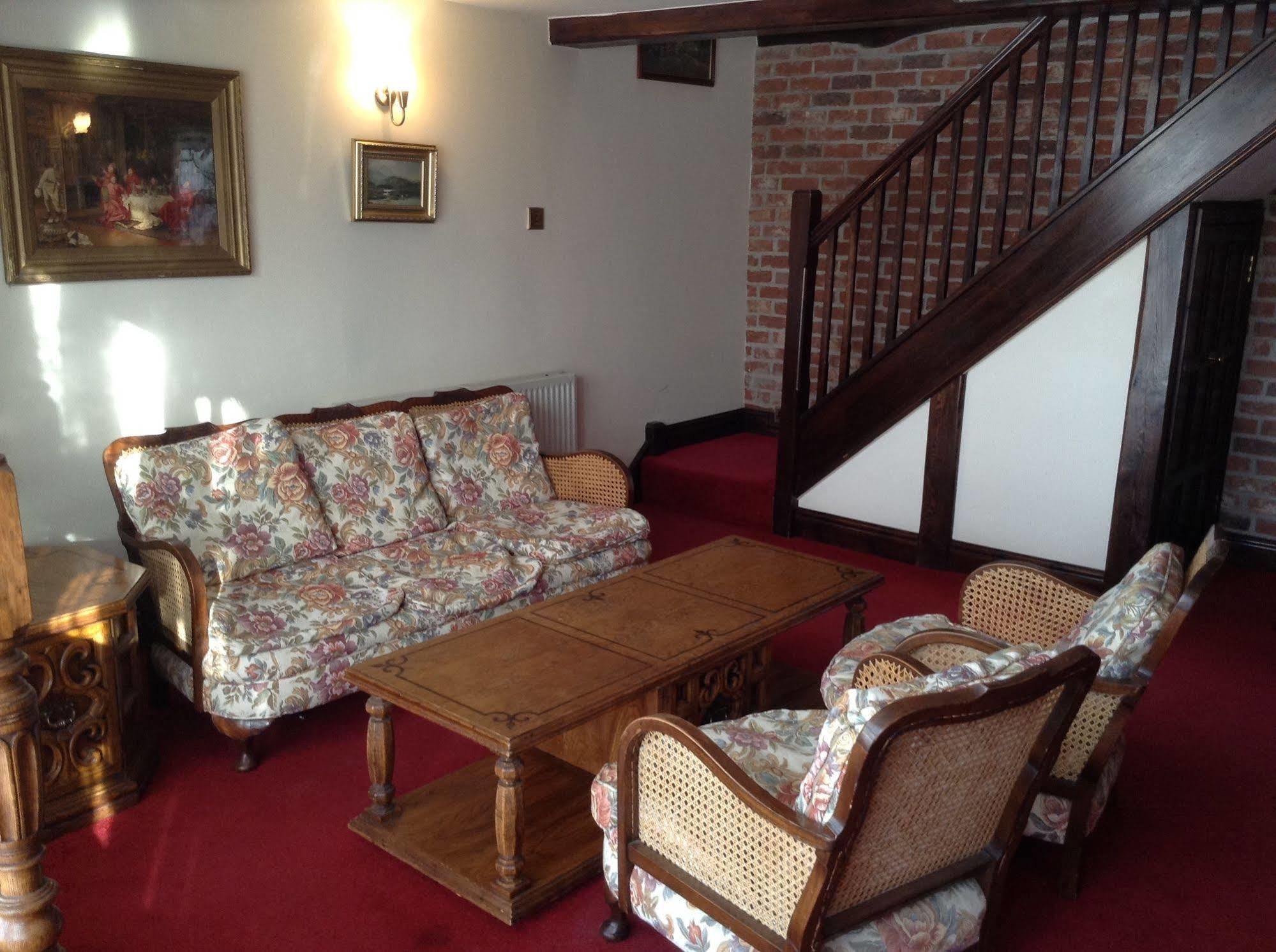 The Crown Hotel Mundford Экстерьер фото