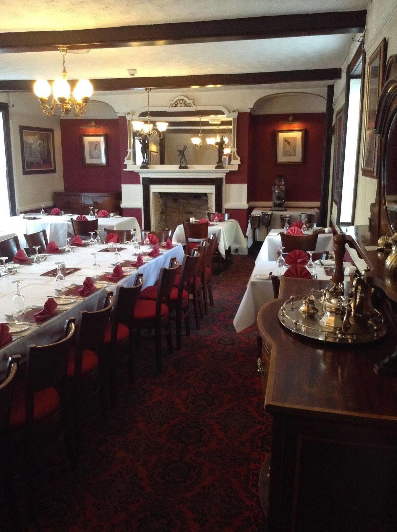 The Crown Hotel Mundford Экстерьер фото