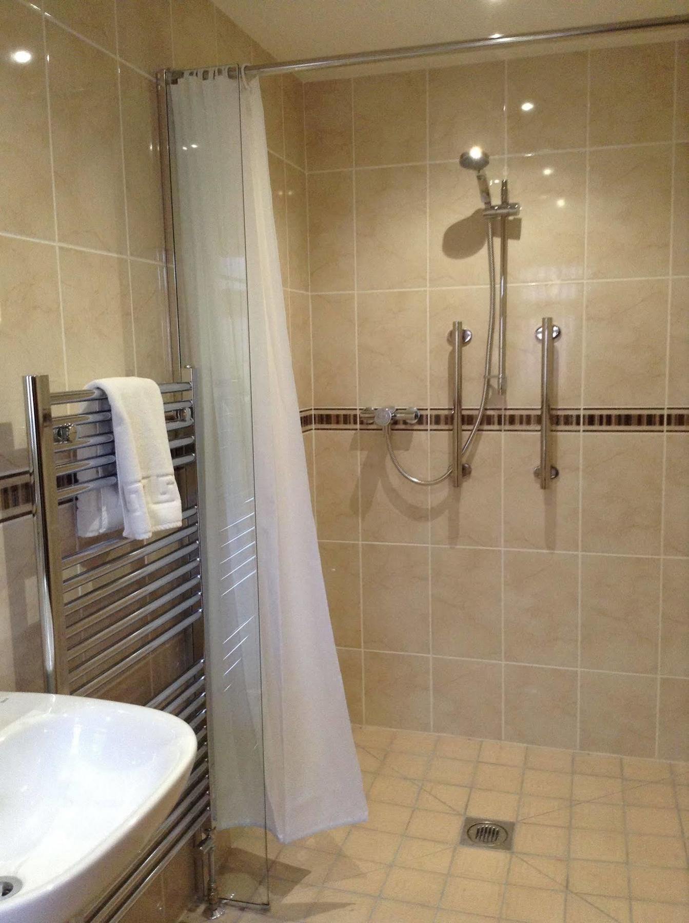 The Crown Hotel Mundford Экстерьер фото