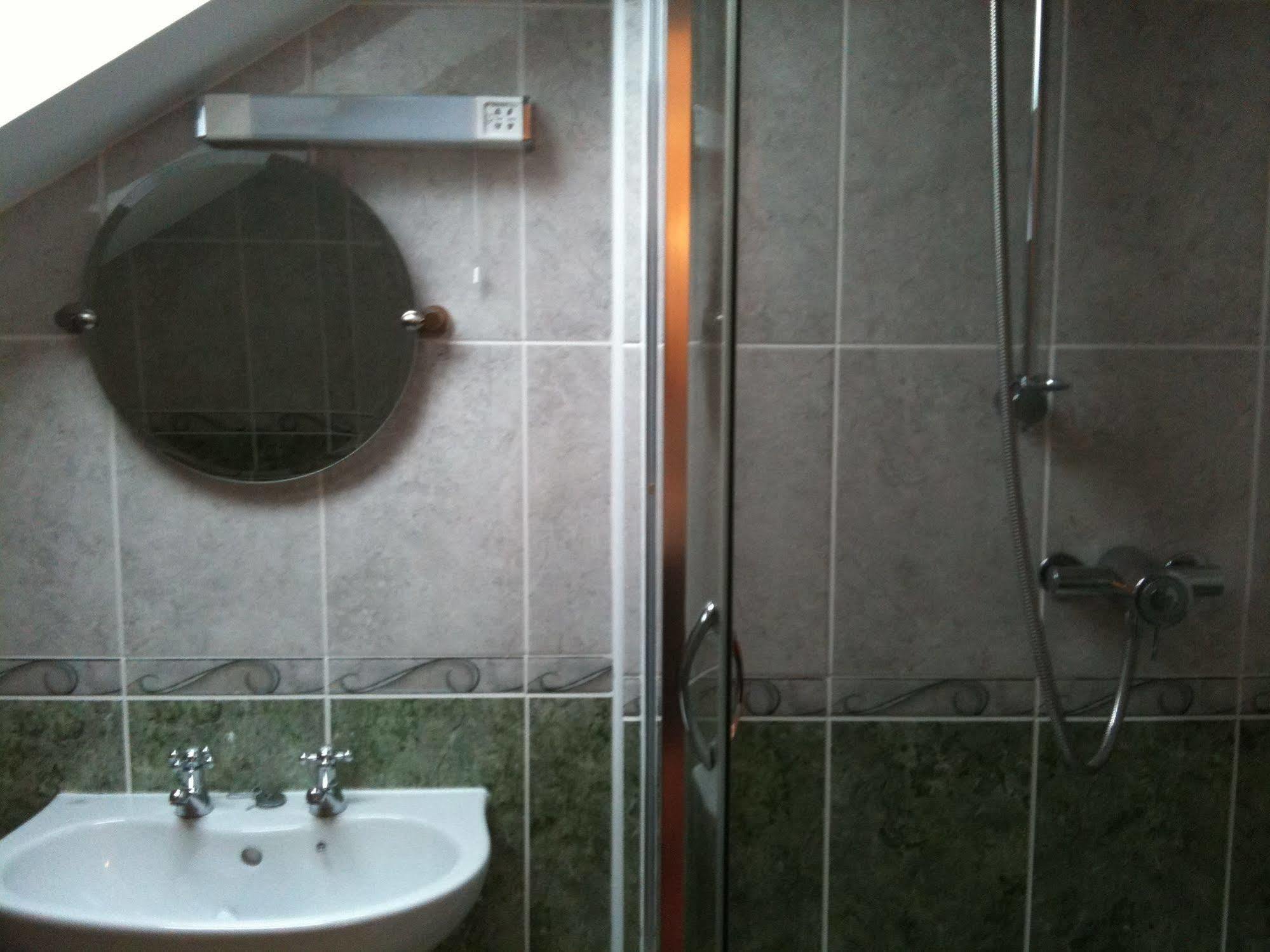 The Crown Hotel Mundford Экстерьер фото
