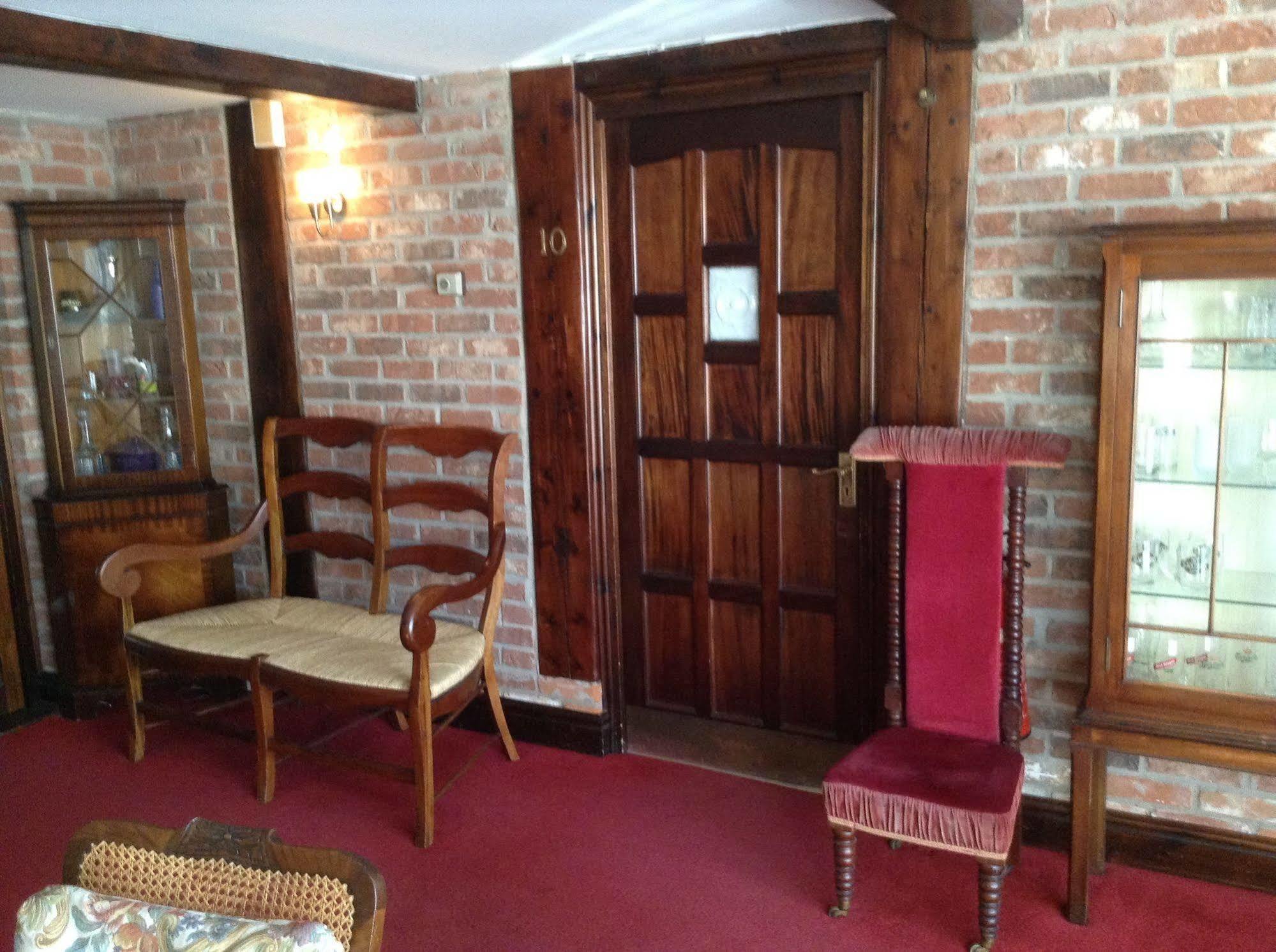 The Crown Hotel Mundford Экстерьер фото